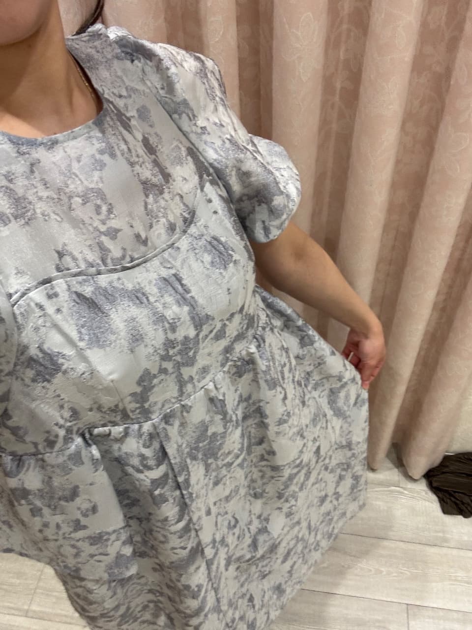 着用イメージ（首から下）